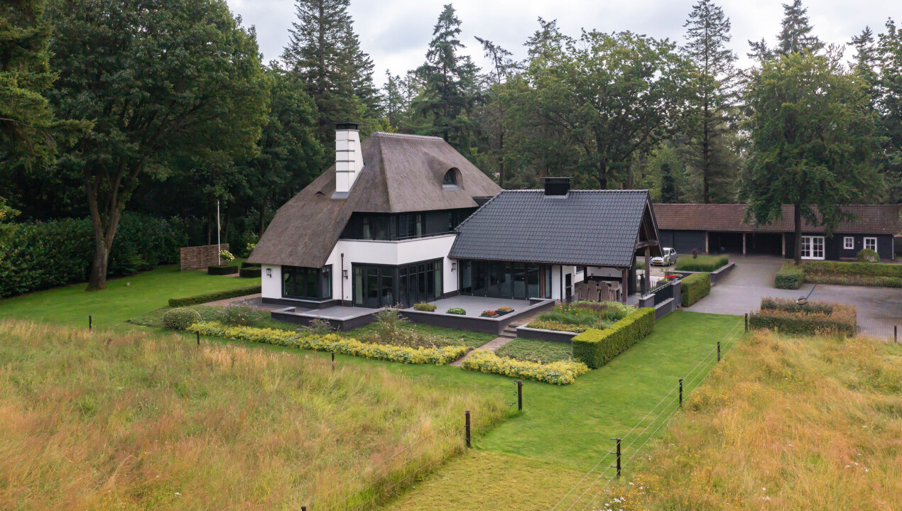 BHN-dji_0827-landelijke-bostuin-villa-Garderen-LR-63
